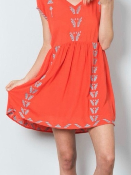 THML Dresses & Skirts - THML Rayon Mini Dress Sz M Tie Waist Boho Shift Vacation Embroidered Festival